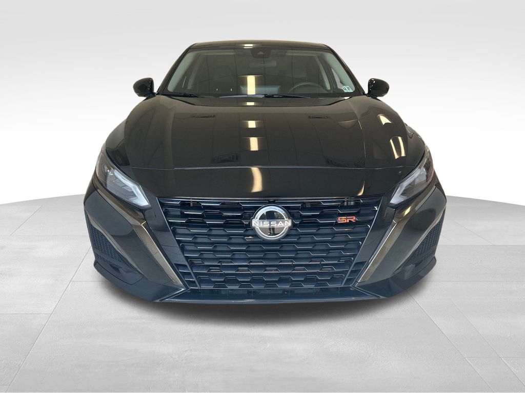 2023 Nissan Altima SR photo 2