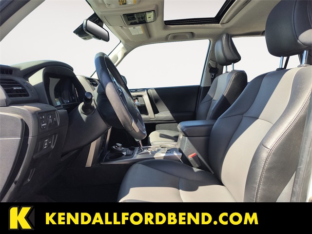 2022 Toyota 4Runner SR5 Premium photo 3