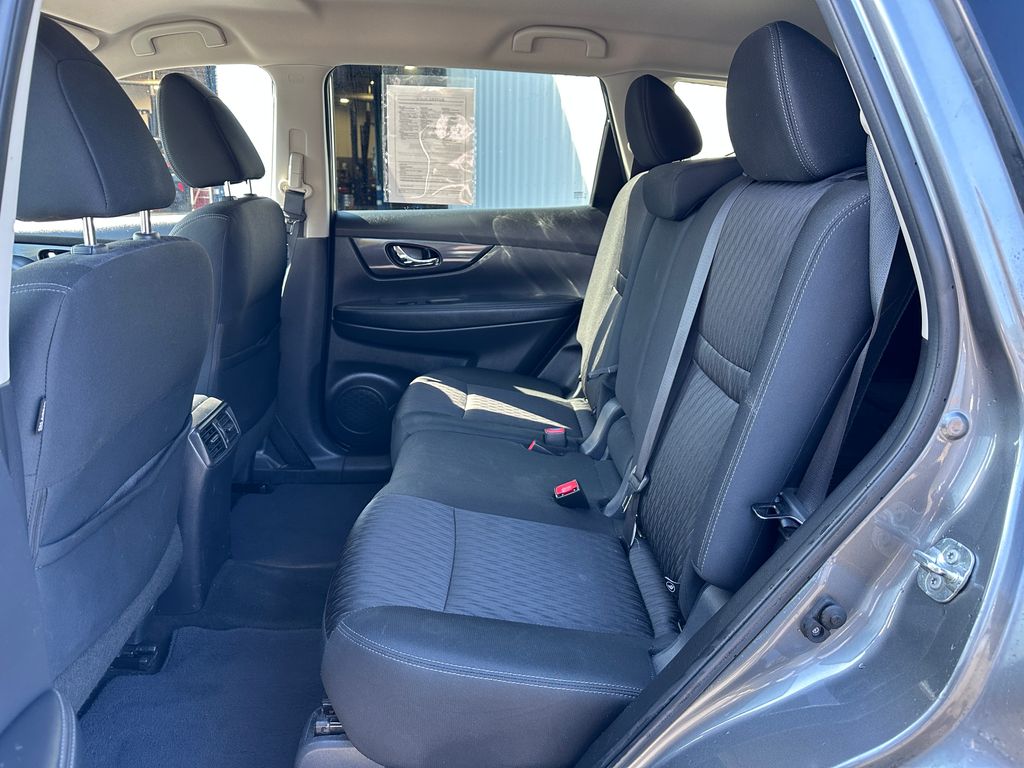 2019 Nissan Rogue SV photo 14