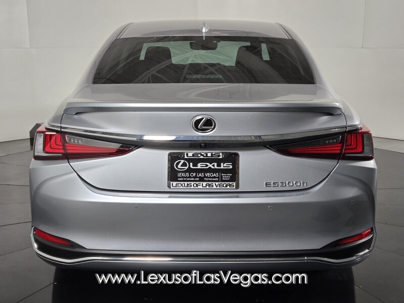 2025 Lexus ES 300h photo 4
