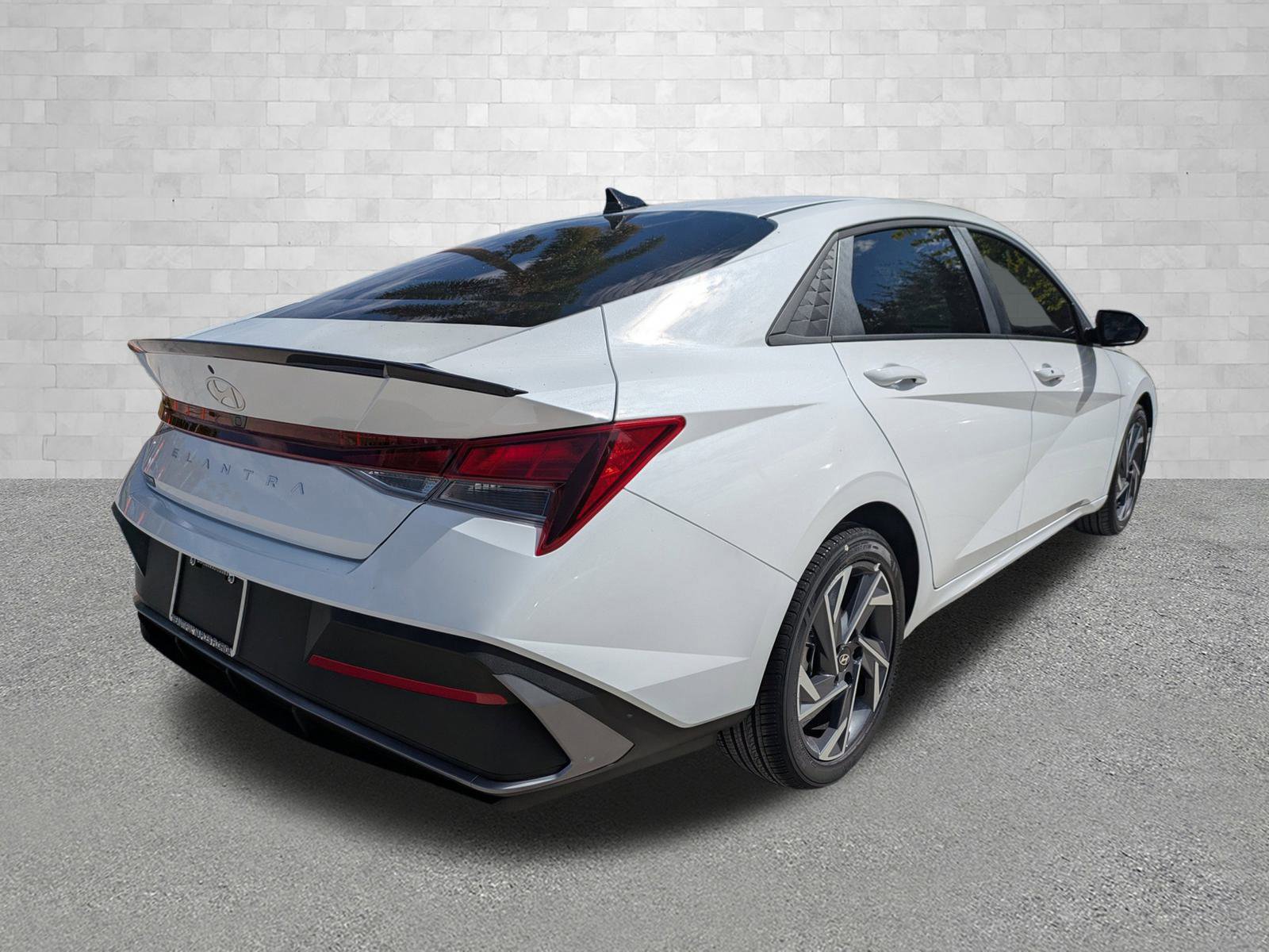 2025 Hyundai Elantra SEL Sport photo 3