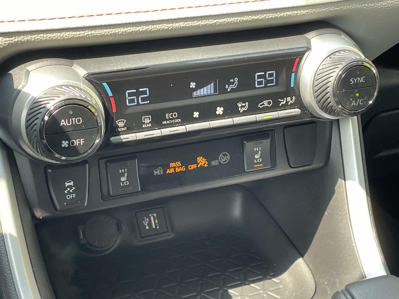 2024 Toyota RAV4 Hybrid XLE photo 19