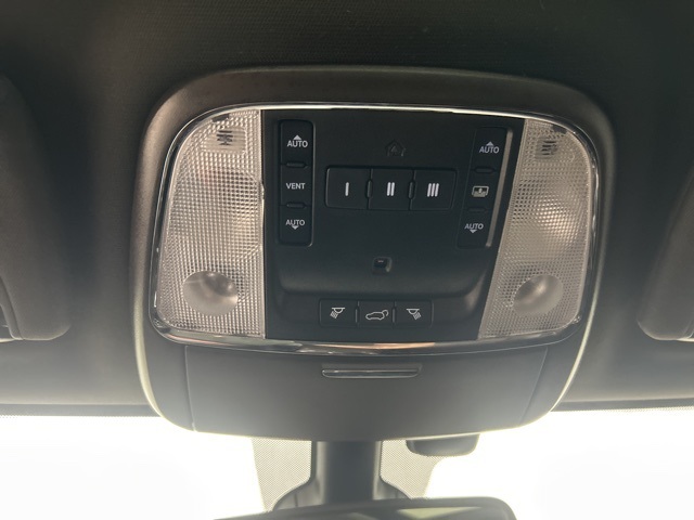 2018 Jeep Grand Cherokee Overland photo 21