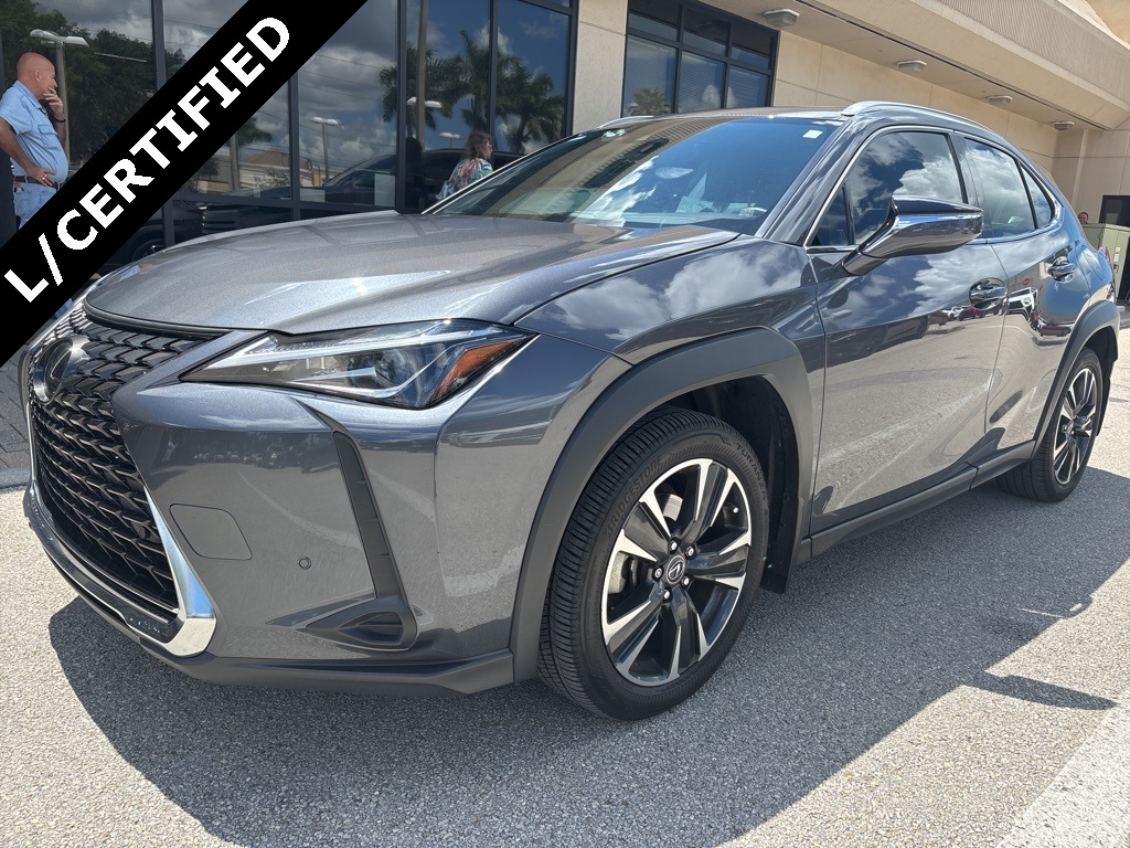 2022 Lexus UX 200 photo 2