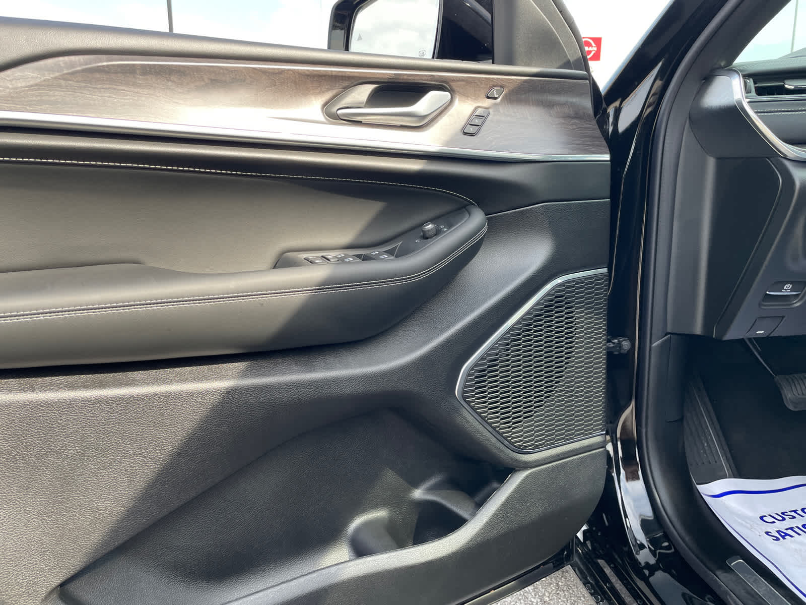 2025 Jeep Grand Cherokee Overland photo 19