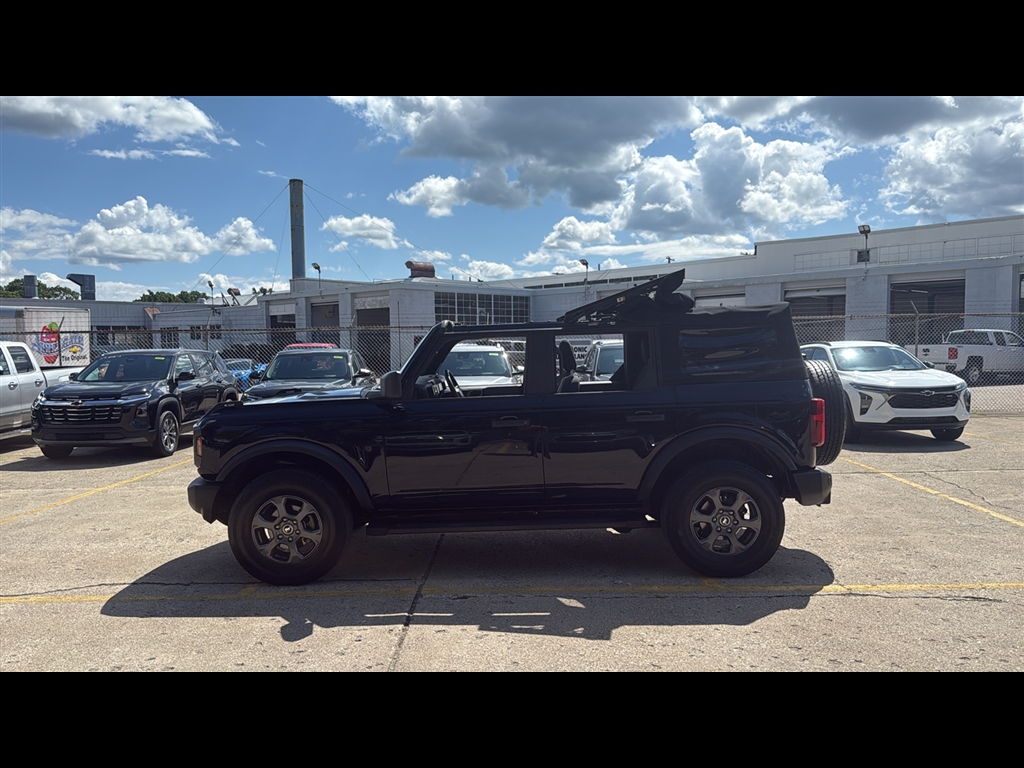 2022 Ford Bronco Base Big Bend Black Diamond Outer Banks photo 3