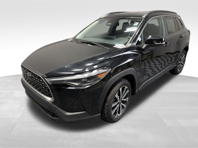 2024 Toyota Corolla Cross XLE's photo