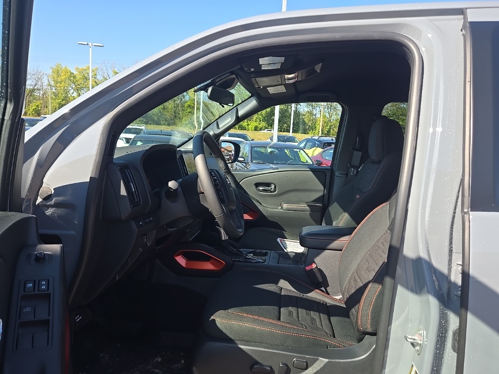 2025 Nissan Frontier PRO-4X photo 5