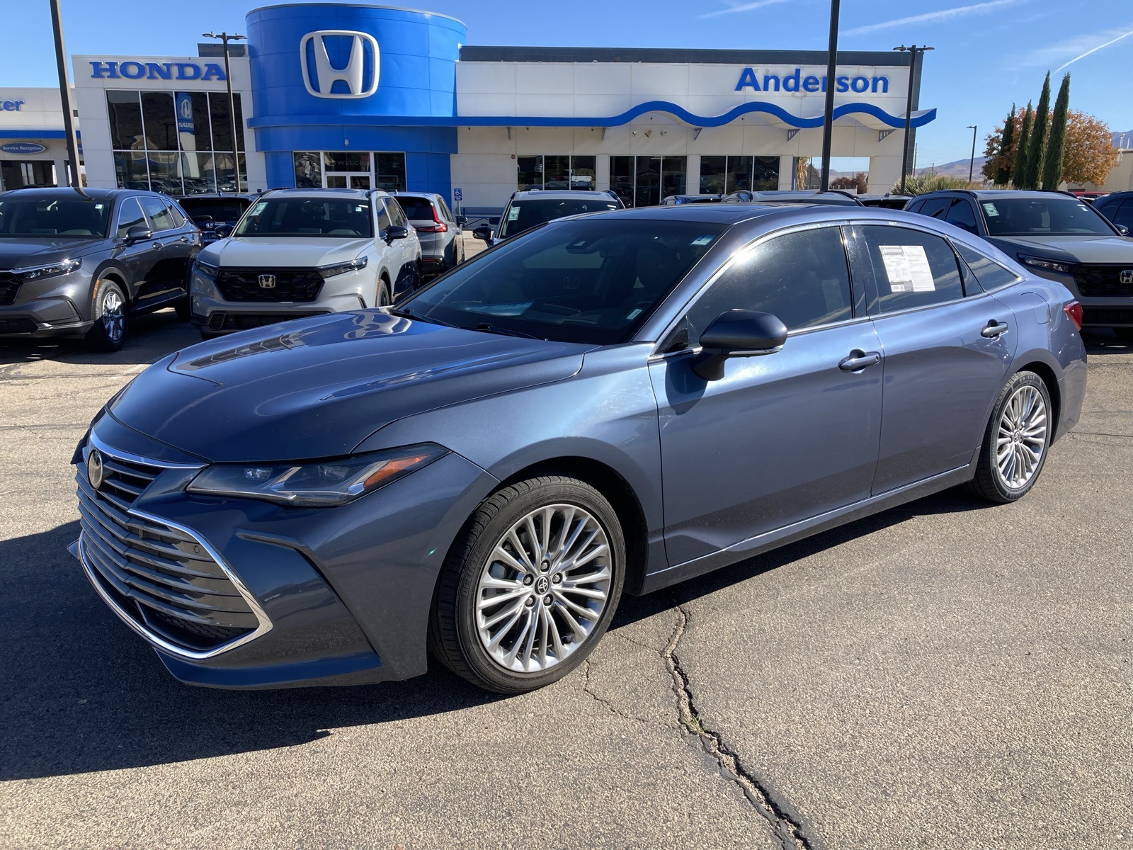 2022 Toyota Avalon Limited's photo
