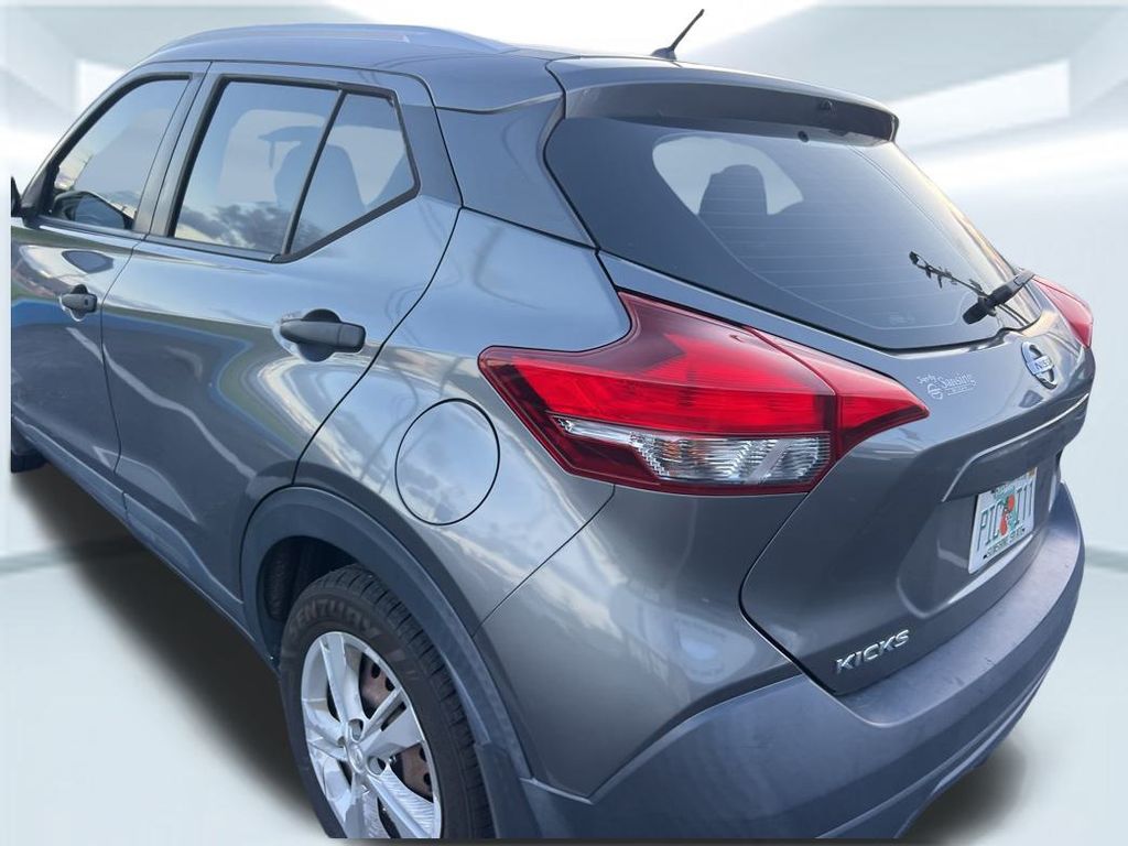 2019 Nissan Kicks S photo 4