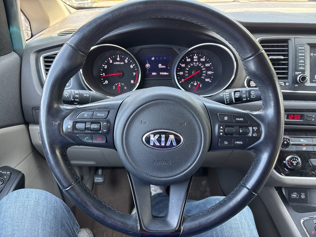 2017 Kia Sedona LX photo 14