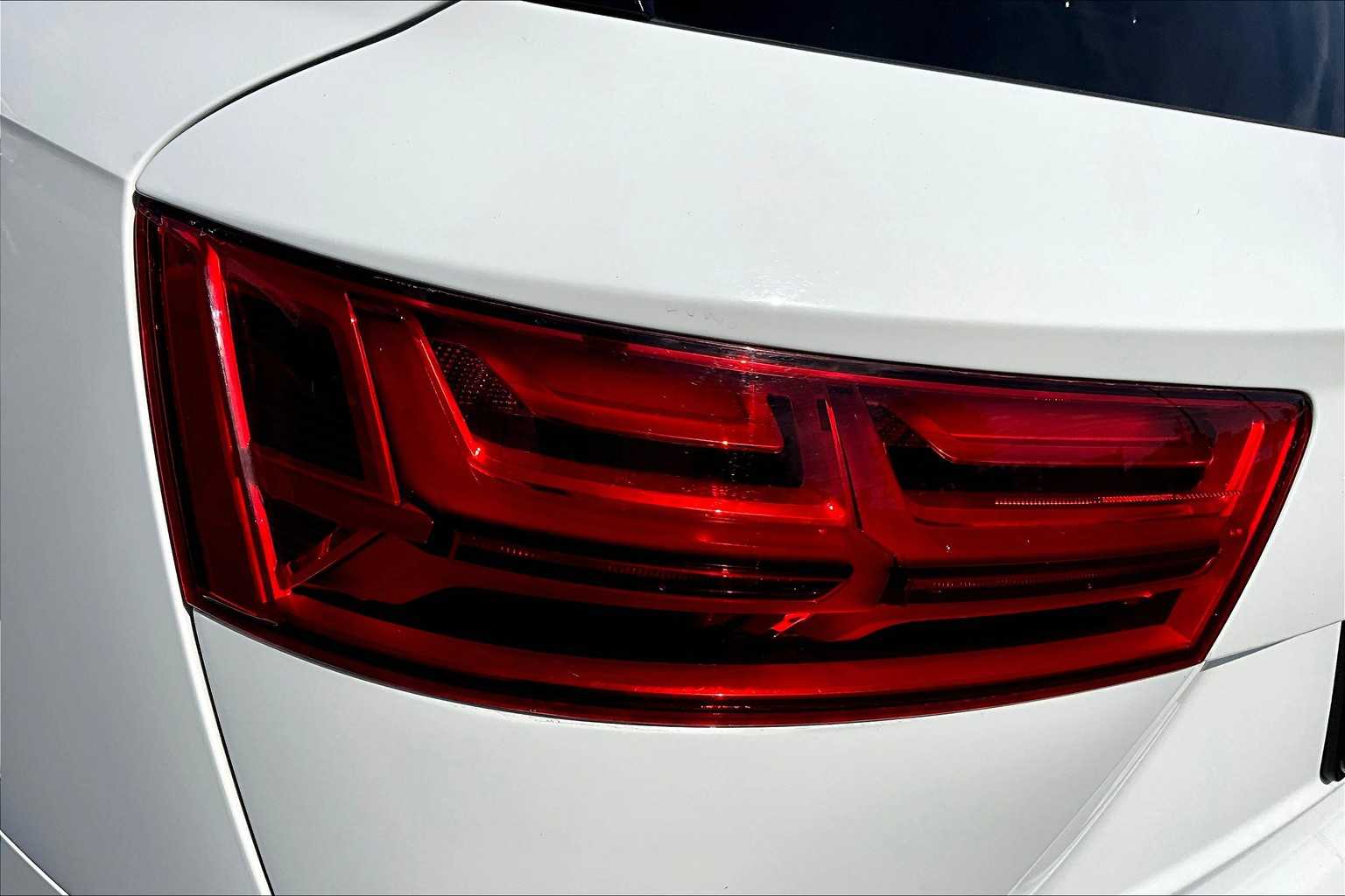 2018 Audi Q7 Premium Plus photo 25