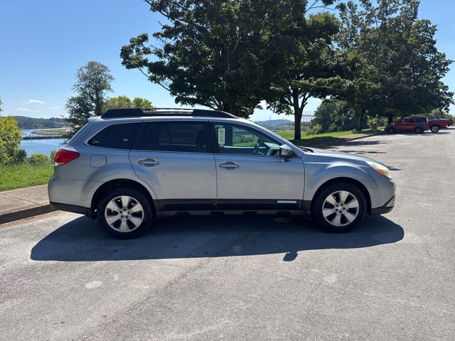 2011 Subaru Outback 2.5i Premium photo 7