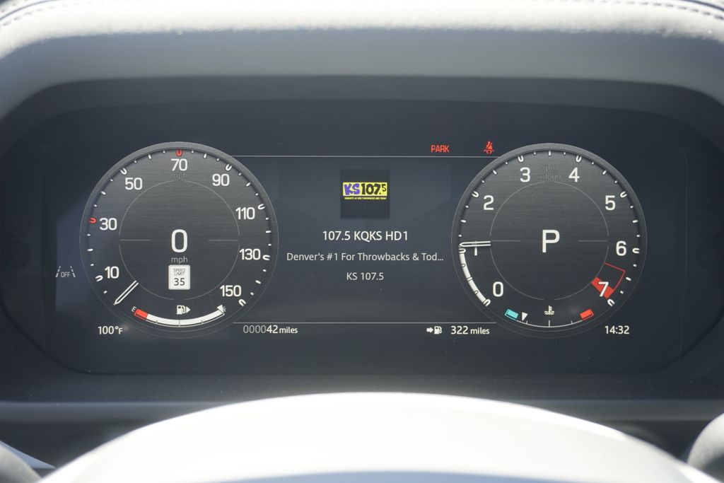 2025 Land Rover Defender 90 X-Dynamic SE photo 11