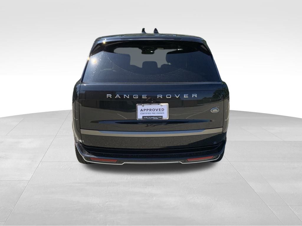 2023 Land Rover Range Rover SE photo 4
