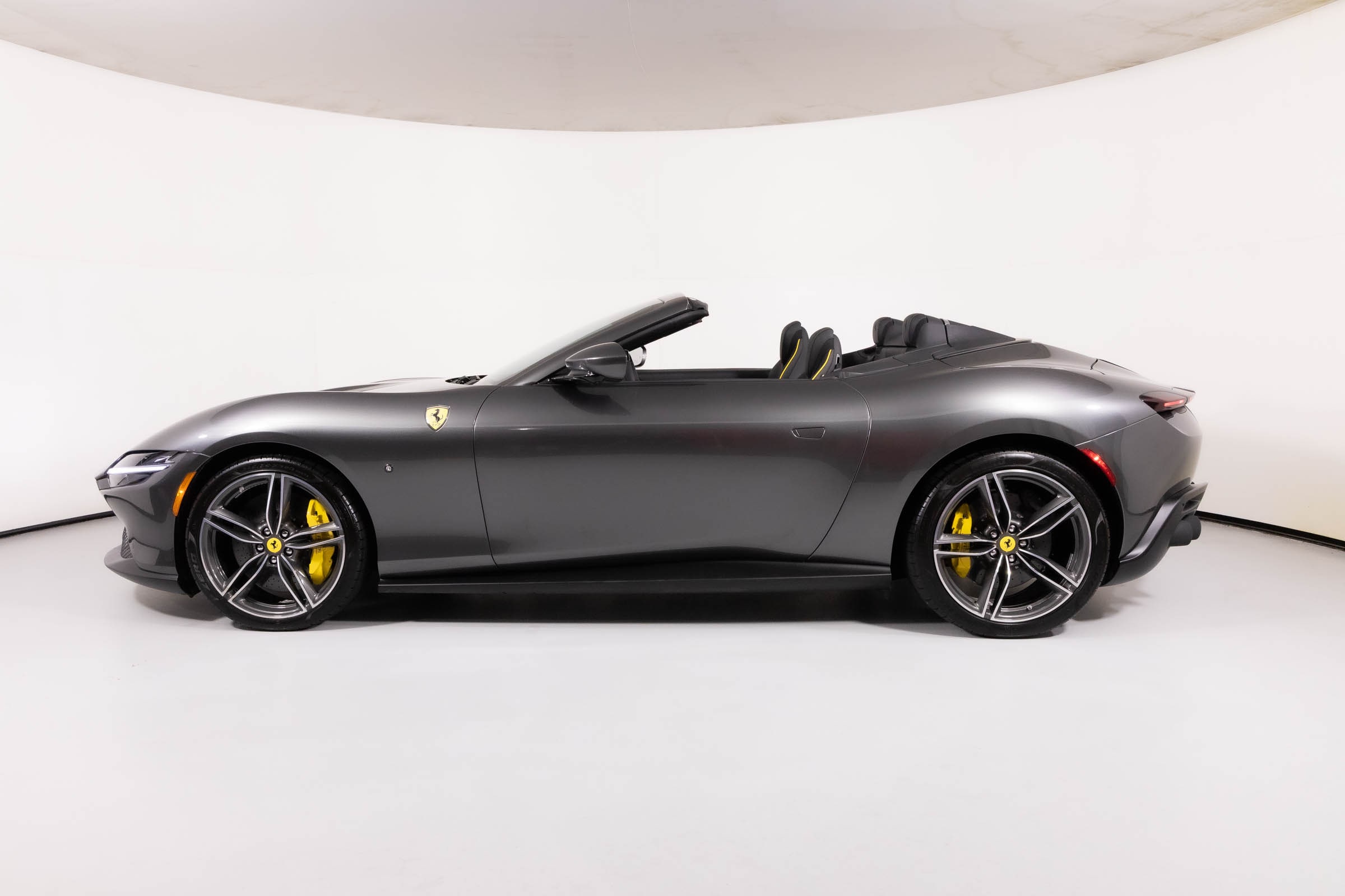 2025 Ferrari Roma Spider photo 3