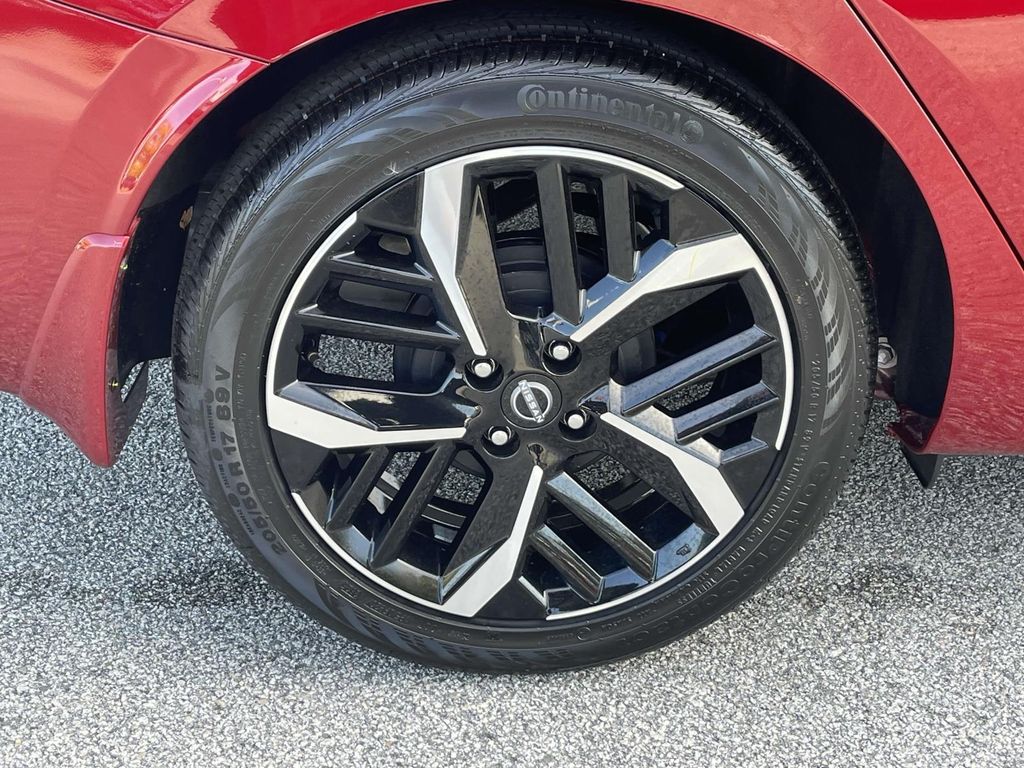 2025 Nissan Versa SR photo 7
