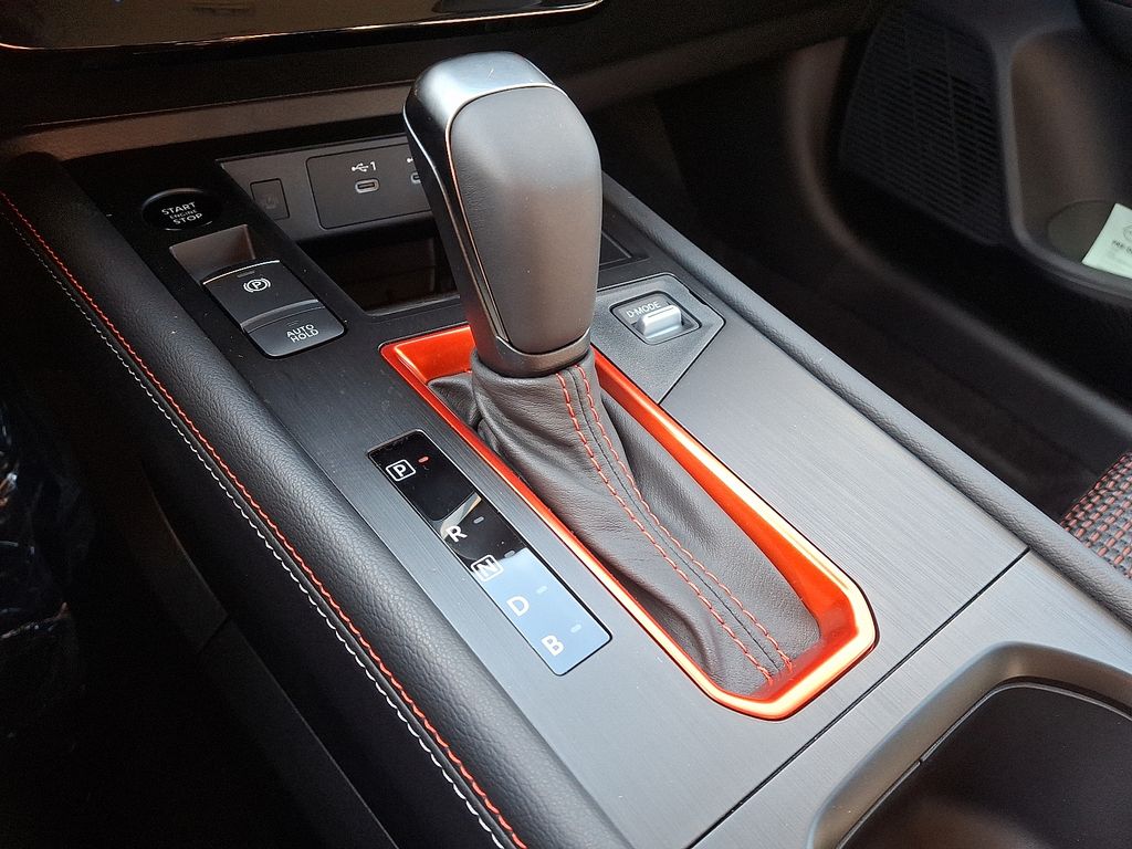 2026 Nissan Kicks SR photo 4