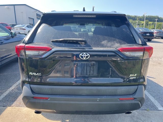 2019 Toyota RAV4 XLE photo 3