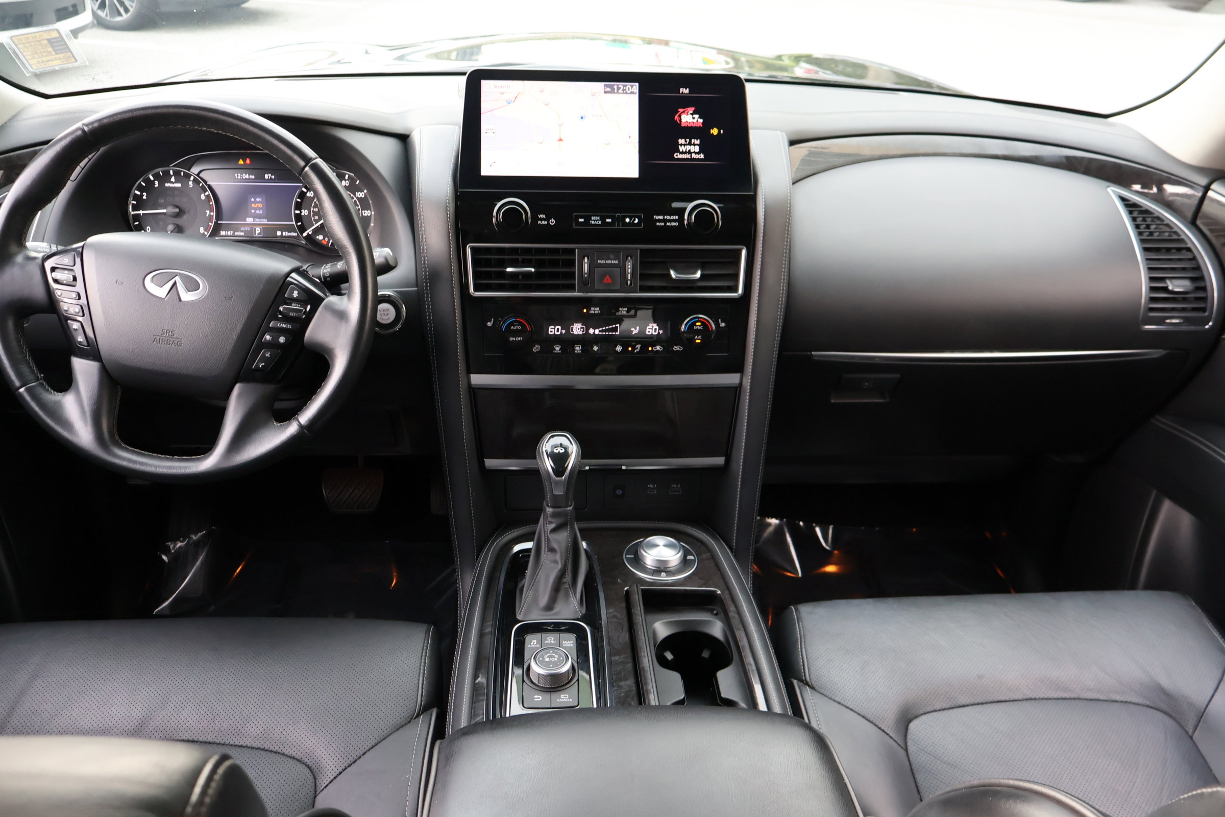 2022 Infiniti QX80 Luxe photo 17