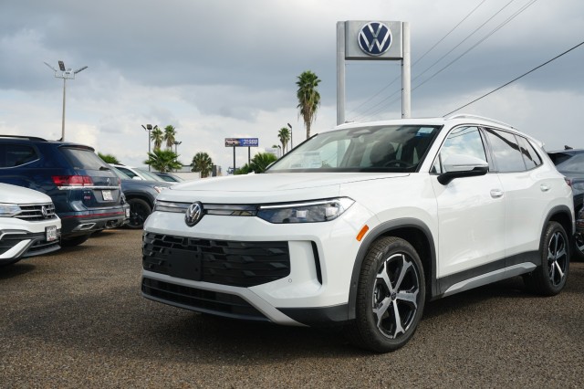 2026 Volkswagen Tiguan SE's photo