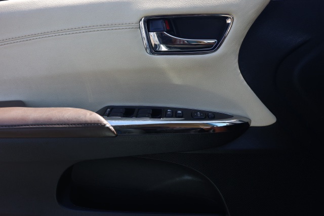 2013 Toyota Avalon XLE photo 22