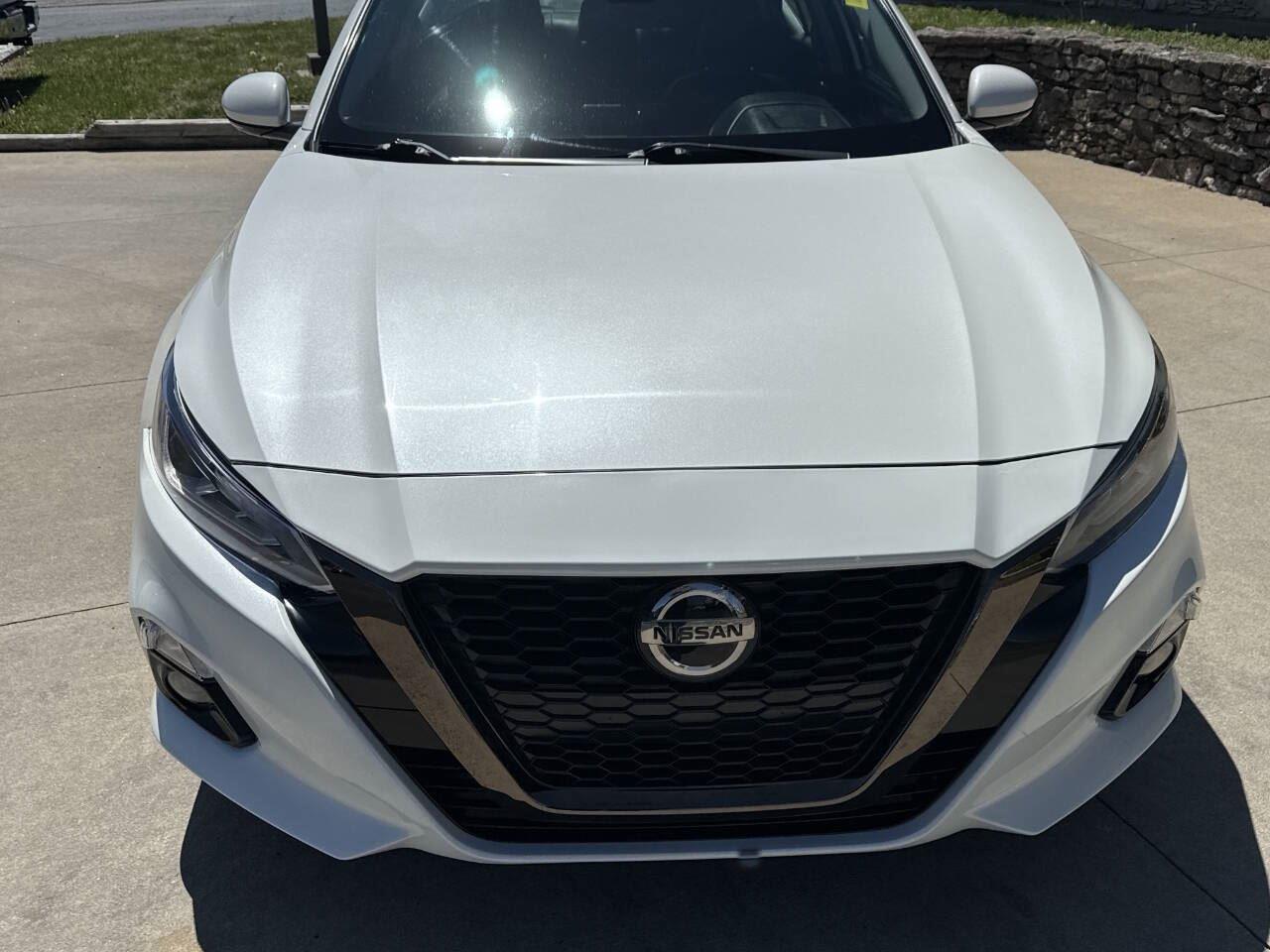 2020 Nissan Altima Platinum photo 2