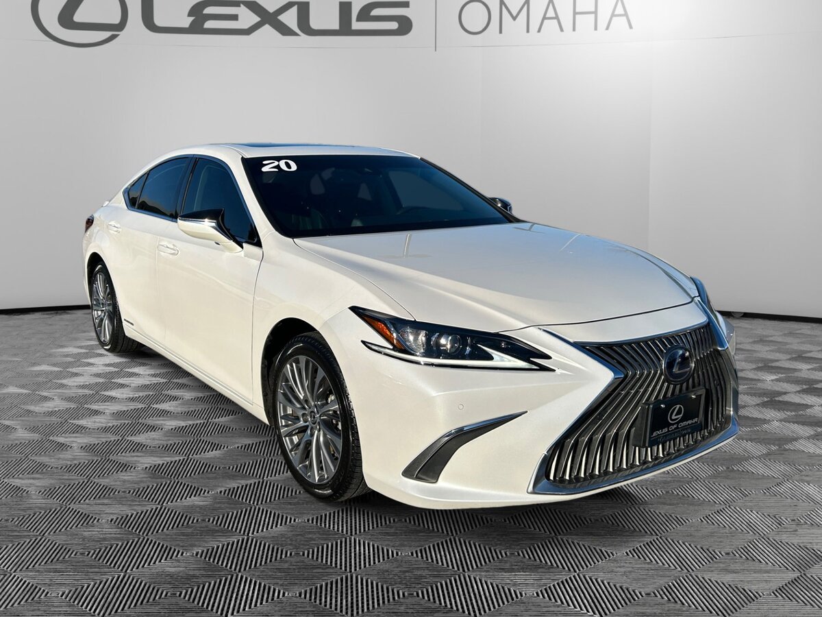 2020 Lexus ES Hybrid 300h's photo