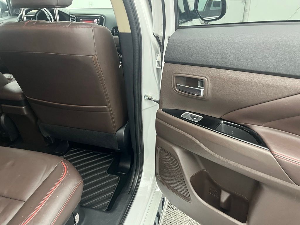 2018 Mitsubishi Outlander PHEV SEL photo 21