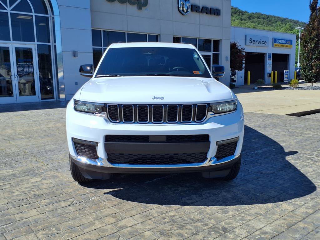 2025 Jeep Grand Cherokee Limited photo 2