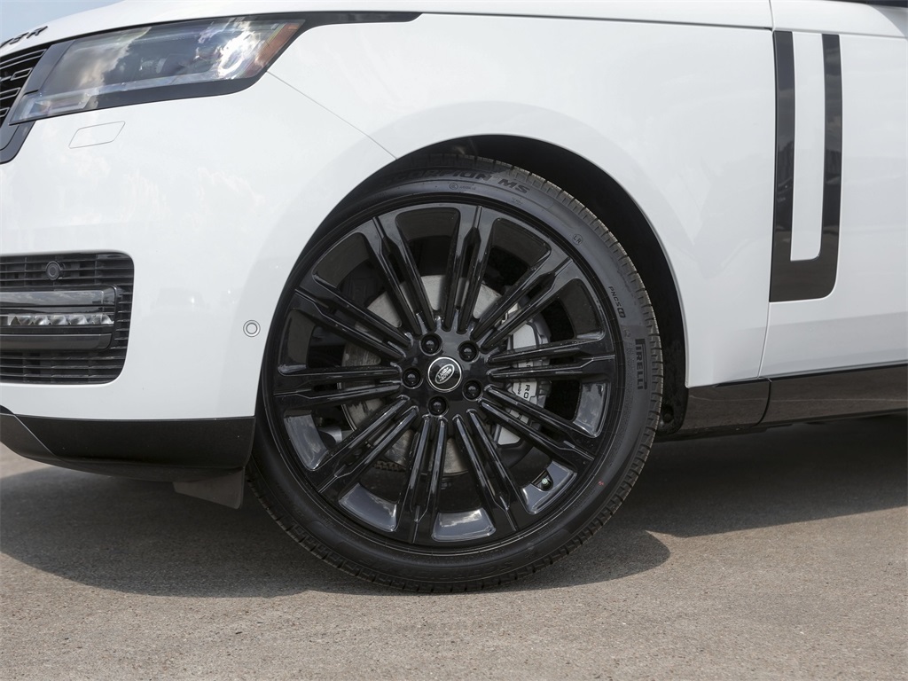 2025 Land Rover Range Rover SE photo 2