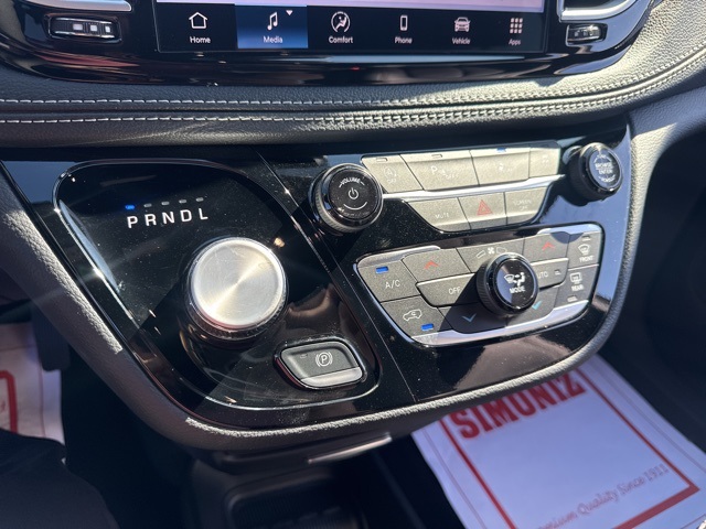 2025 Chrysler Pacifica photo 14