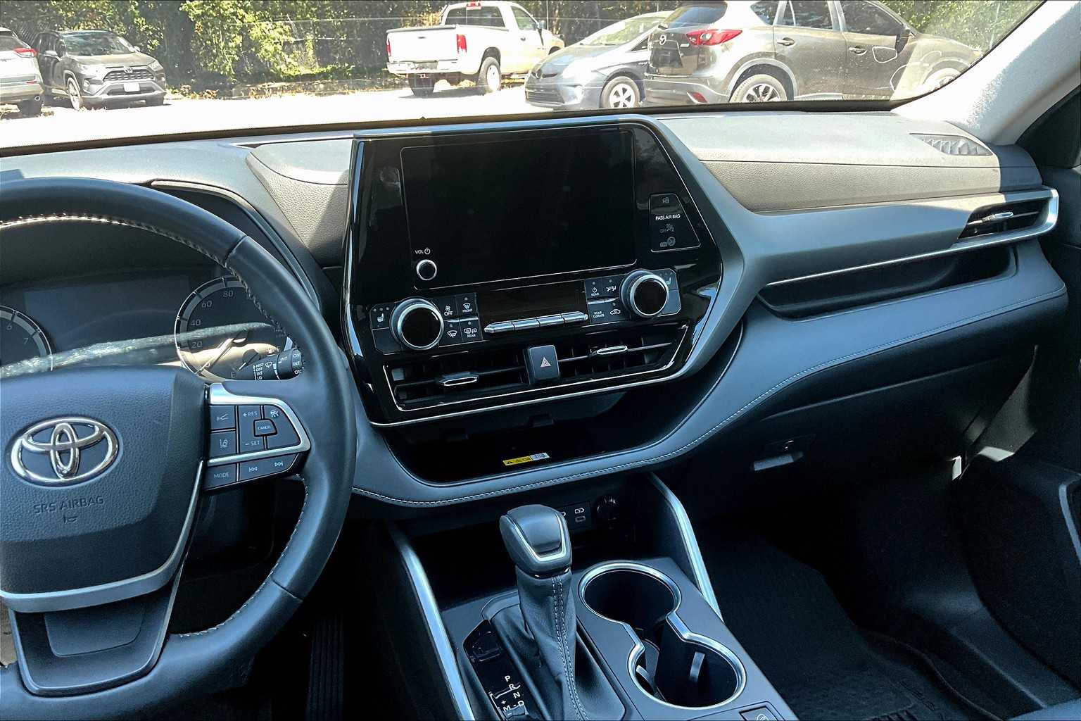 2023 Toyota Highlander XLE photo 6