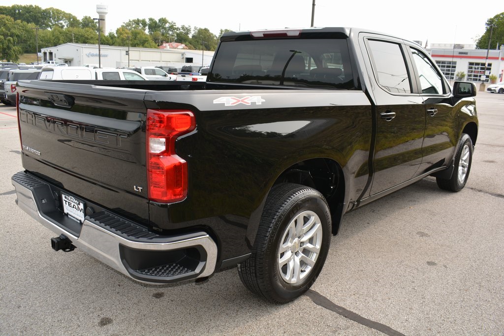 2022 Chevrolet Silverado 1500 LT photo 2