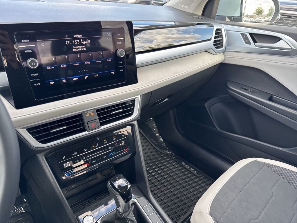 2025 Volkswagen Taos SE photo 19