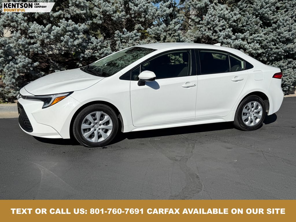 2024 Toyota Corolla LE's photo