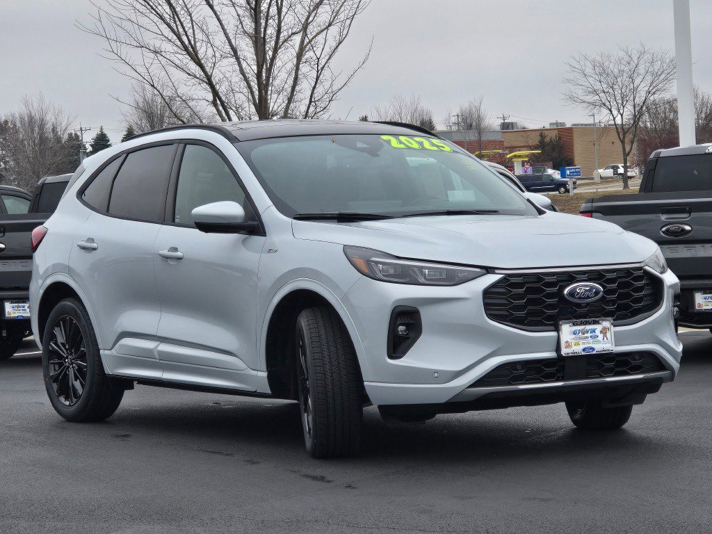 2025 Ford Escape ST-Line Elite photo 3