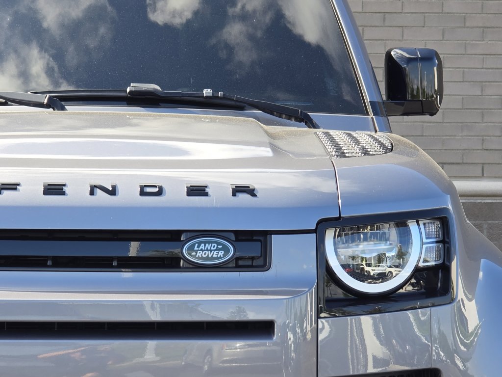 2023 Land Rover Defender 130 S photo 10