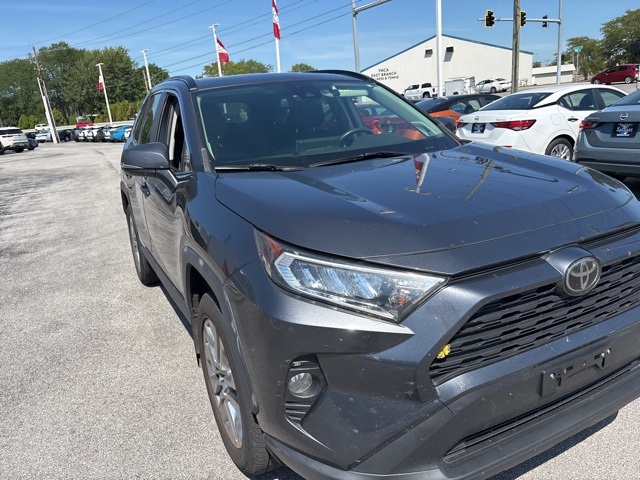 2019 Toyota RAV4 XLE Premium photo 9