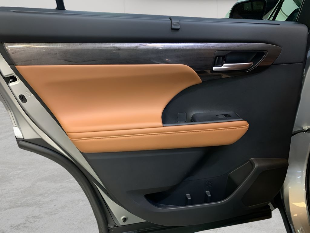 2025 Toyota Highlander XLE XSE Platinum Limited photo 25