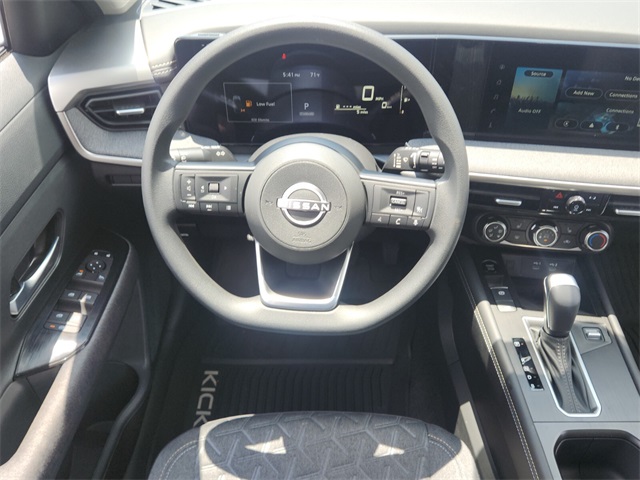 2025 Nissan Kicks SV photo 8