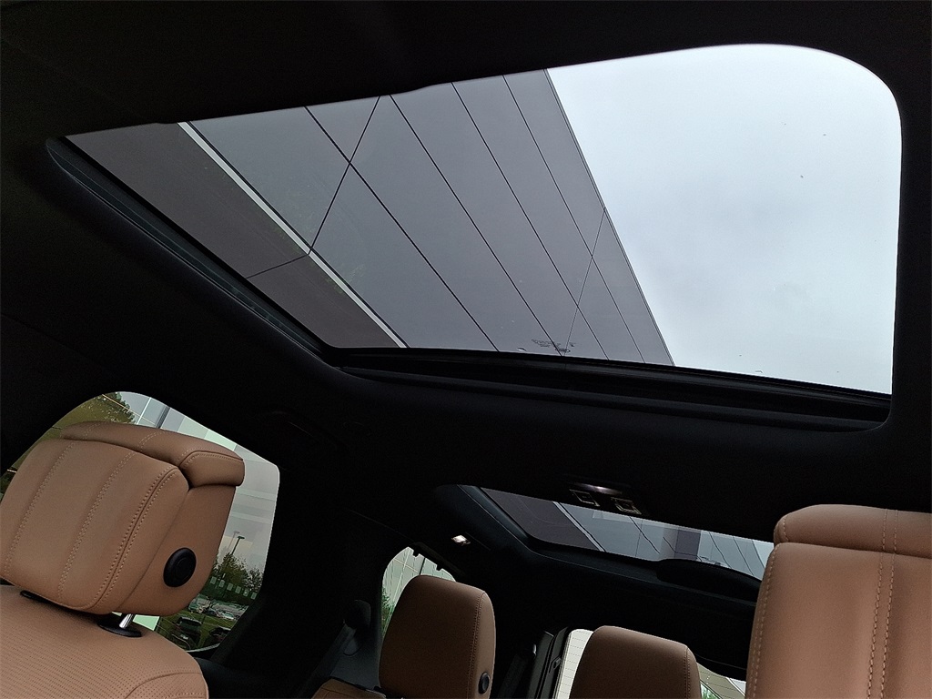 2025 Land Rover Discovery SE photo 11