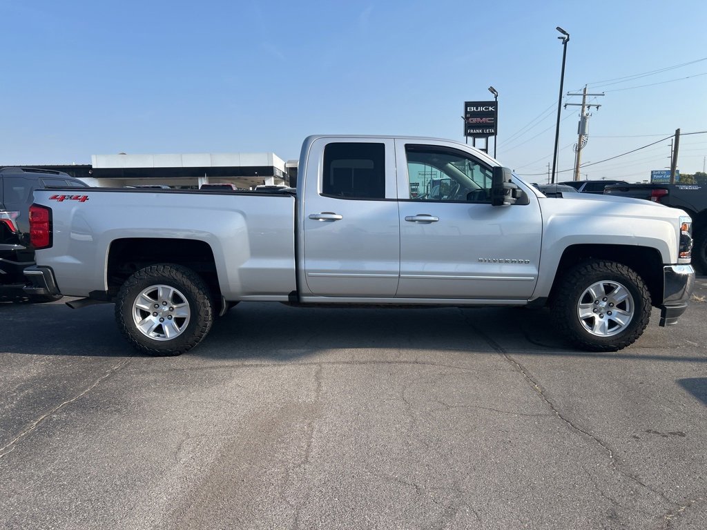 2018 Chevrolet Silverado 1500 LT photo 2
