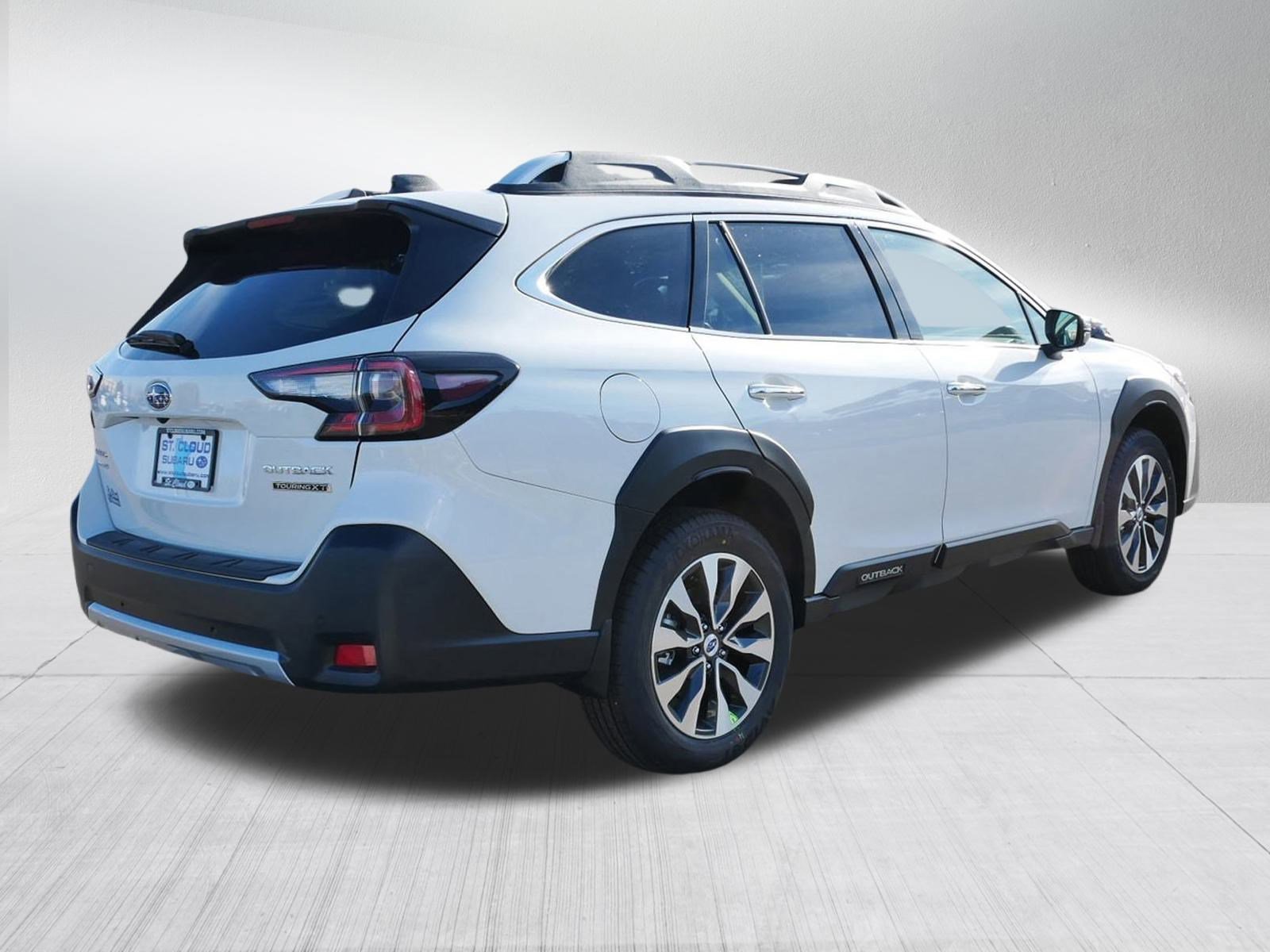2025 Subaru Outback Touring XT photo 2