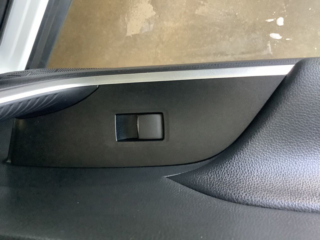 2020 Toyota RAV4 XLE photo 28