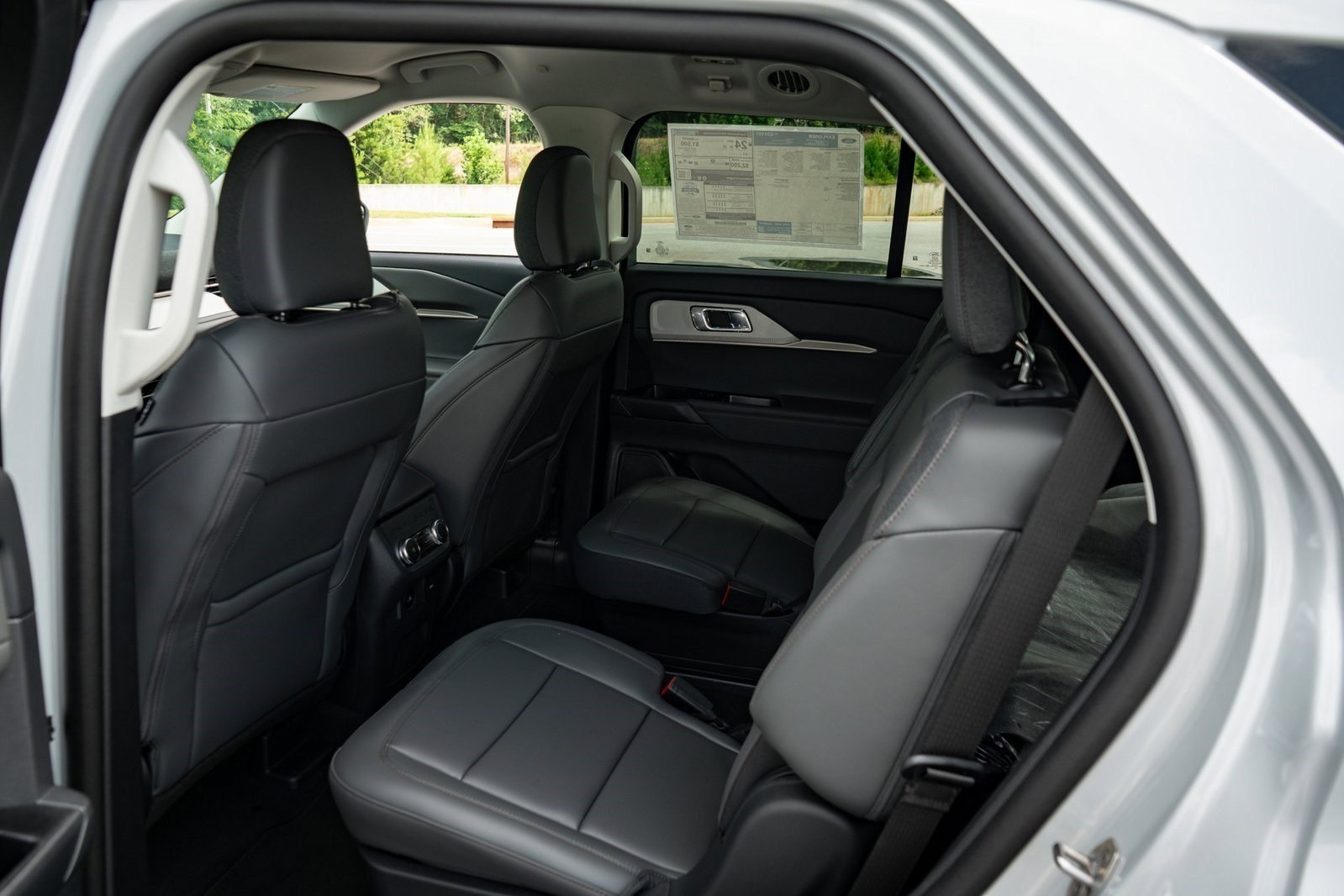 2025 Ford Explorer photo 17