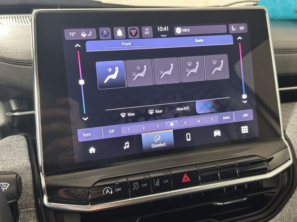 2022 Jeep Compass Latitude Lux photo 20