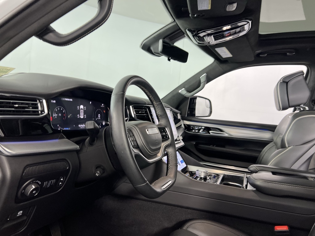 2023 Jeep Grand Wagoneer II photo 20