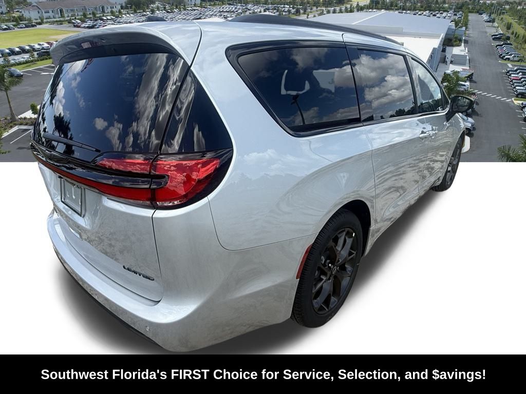 2026 Chrysler Pacifica Limited photo 4
