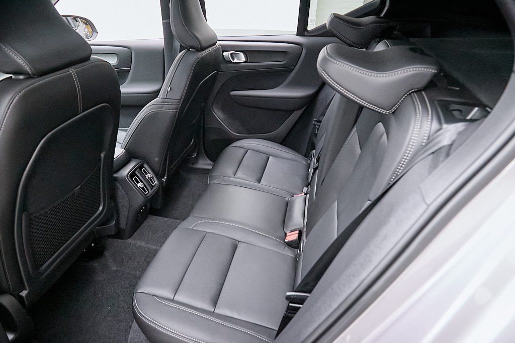 2026 VOLVO XC40 - Image 23